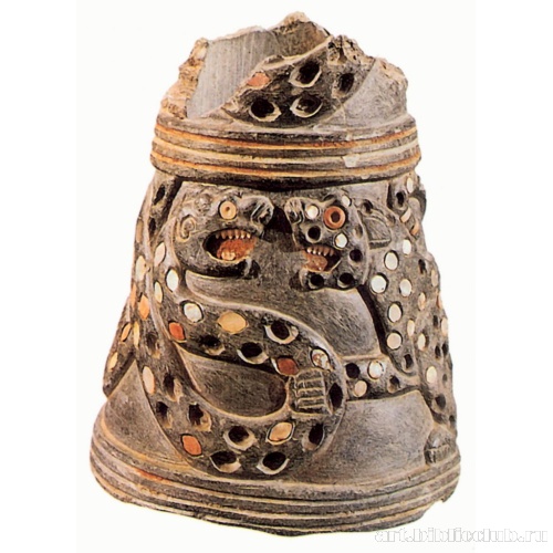 Осколок сосуда с изображением пантеры, сражающейся со змеей