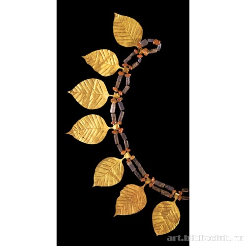 Шумерское ожерелье из лазурита и сердолика с золотыми листьями. Фрагмент