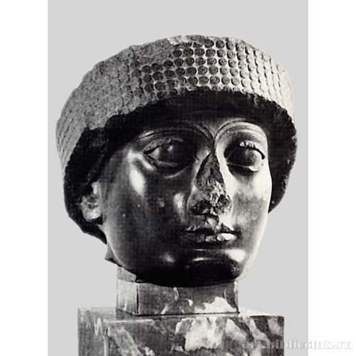 Голова статуи Гудеа, правителя Лагаша, происходящая из Телло