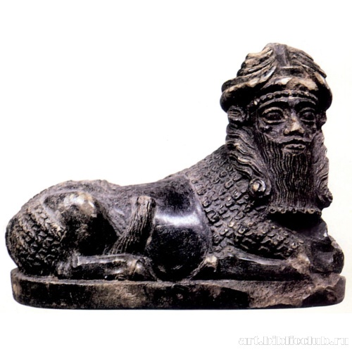 Каменный бык с человеческим лицом