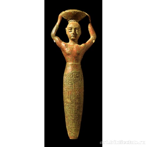 Маленькая фигурка религиозного характера