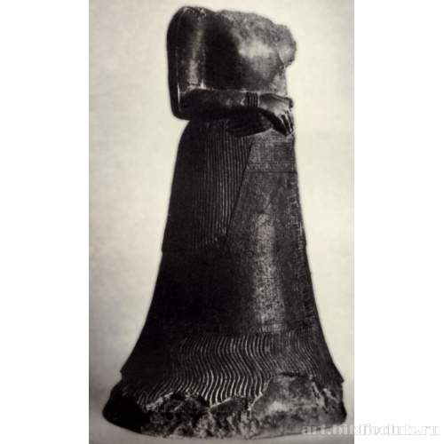 Статуя царицы Напир-Асу, правительницы Элама из Суз