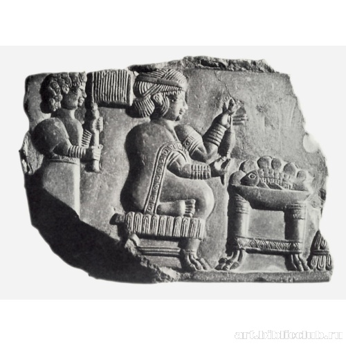 Эламский рельеф из Суз с изображением царицы за жертвоприношением (?)