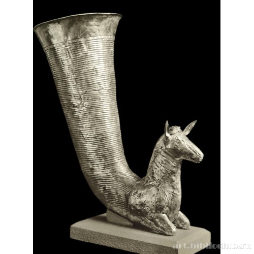 Ритон, оформленный протомой лошади