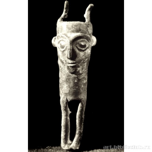 Бронзовая фигурка идола