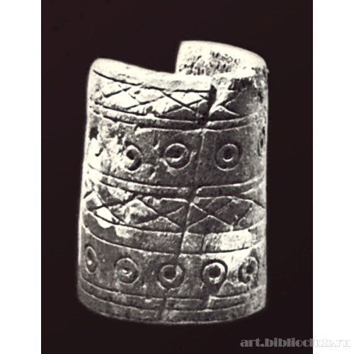 Коробочка с геометрическим орнаментом