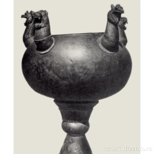 Котел с головами львов и грифонов из Палестины