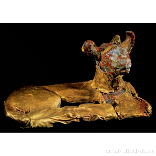 Фигурка лежащего быка, обтянутая листовым золотом