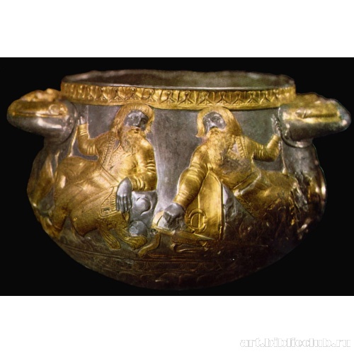 Чаша со сферическим дном и двумя ручками в виде головок барана