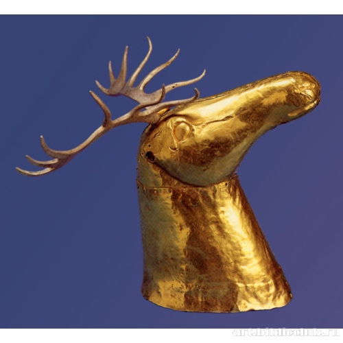 Навершие в виде золотой головы оленя с серебряными рогами