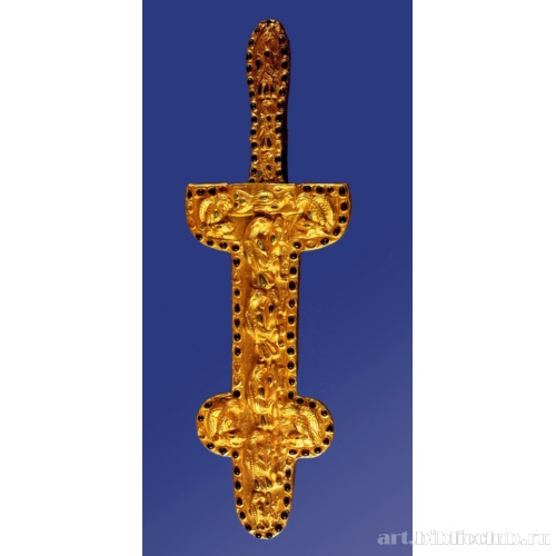 Кинжал в ножнах