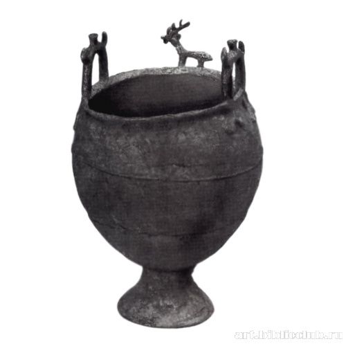 Яйцевидный котел на рюмкообразном поддоне с двумя зооморфными ручками