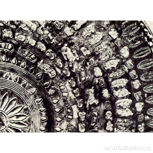 Серебряный диск (блюдо?) с золотыми аппликациями из Зивие. Деталь