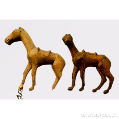 Фигурки лошадей (детали костюма) из большого кургана у с. Катанда