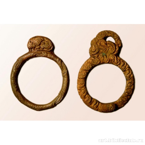Пряжки подпружные в «зверином стиле» из курганов 82, 8 могильника Уйгарак