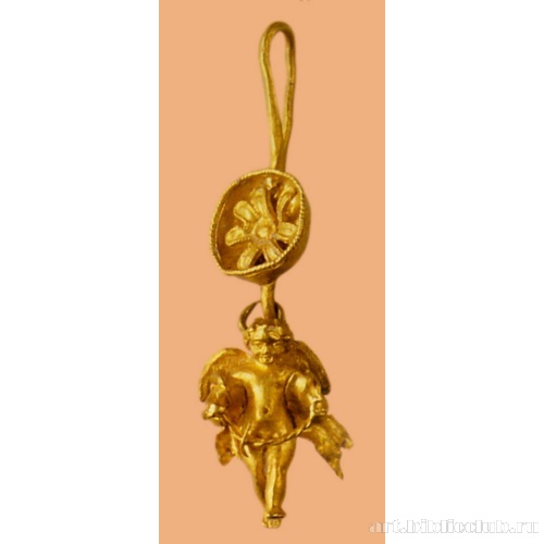 Серьга с розеткой на дужке и подвеской - фигуркой Эрота