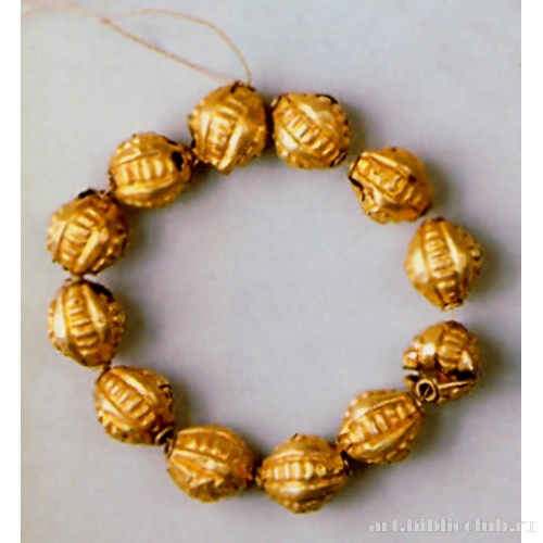 Браслеты из тринадцати и двенадцати полых округлых ребристых бусин