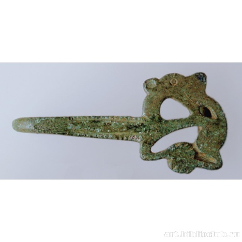 Крюк колчанный с прорезным изображением, выполненным в зверином стиле