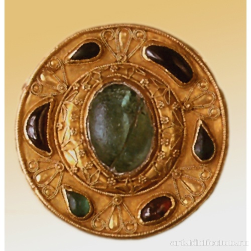 Золотая, круглая фибула на бронзовой основе: цветными вставками и сканным узором