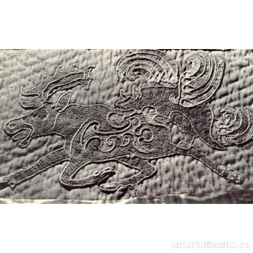 Нападение грифа на лося. Деталь аппликации на ковре