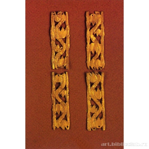 Пластины с эллинистическим растительным мотивом «побег хмеля»