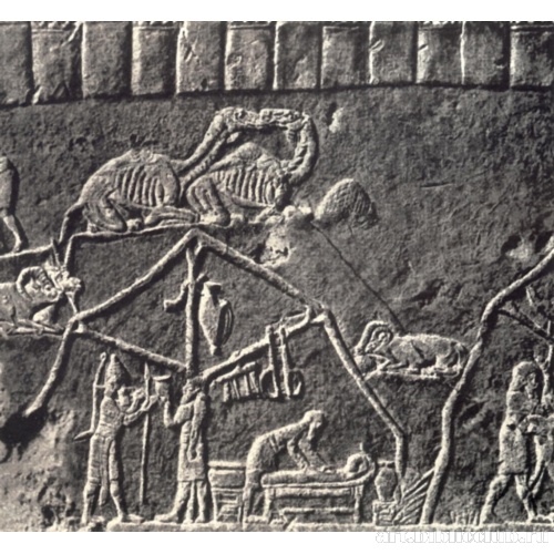 Рельеф из дворца Ашшурбанипала в Ниневии с изображением военного лагеря