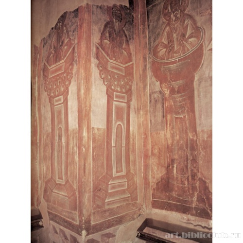 Вид южной стены с изображением трех столпников