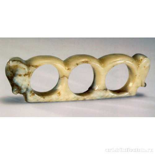 Предмет с тремя отверстиями и двумя зооморфными головами. Культура Хуншань