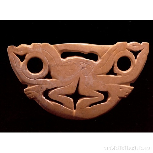 Трапецевидная пластина в виде маски чудовища. Культура Лянчжу