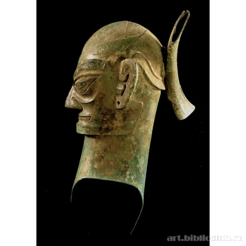 Голова мужчины в маске