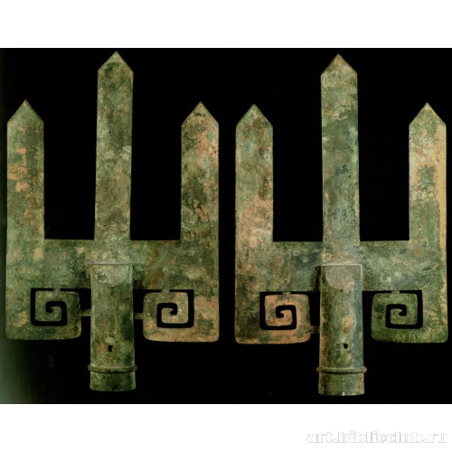 Навершие-трезубец