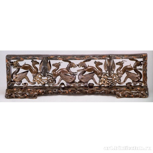 Резной лаковый экран с изображениями священных животных