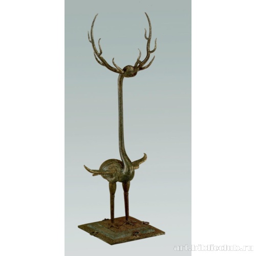 Фигура фантастического животного - охранителя могилы