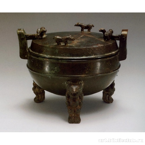 Сосуд-трипод на фигурных ножках и с крышкой