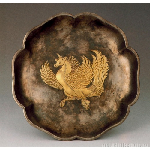 Блюдо в виде цветка, с мифическим животным