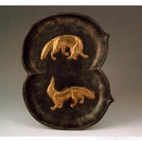 Фигурное блюдо с лисицами