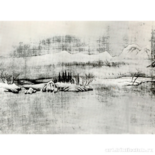 Просвет после снегопада в горах у реки