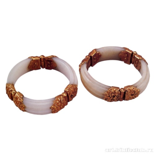 Пара браслетов