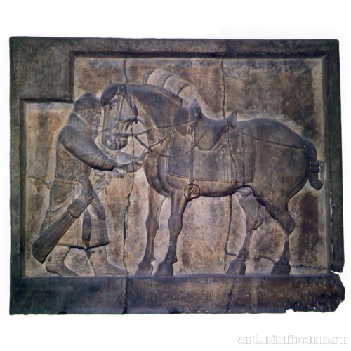 Рельеф с изображением боевого коня и солдата