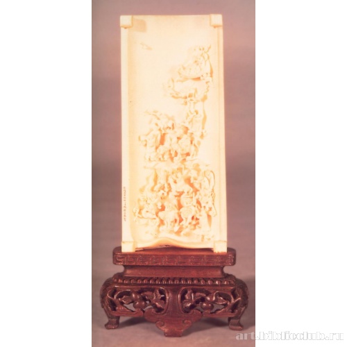 Резная миниатюра с бессмертными