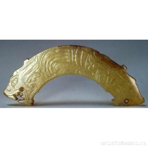 Ритуальная пластина в форме дуги с изображением головы дракона