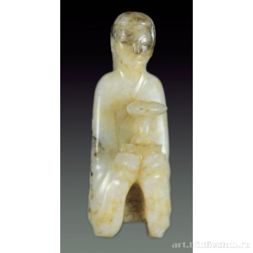 Фигурка женщины с жертвенной едой