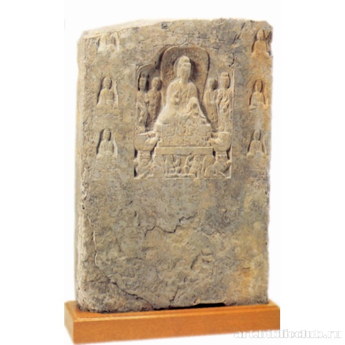 Стелла с изображением Будды Шакьямуни и предстоящих