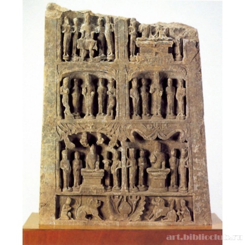 Стелла с изображением различных будд, бодхисатв, учеников и предстоящих