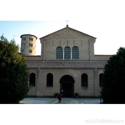 Базилика Сан Аполлинаре ин Классе. Фасад