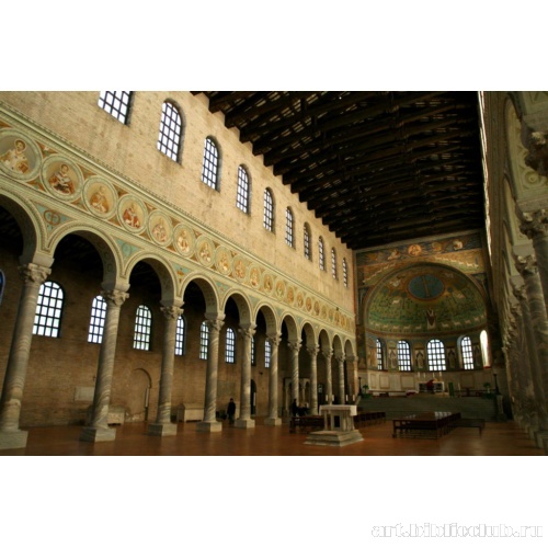 Базилика Сан Аполлинаре ин Классе. Интерьер