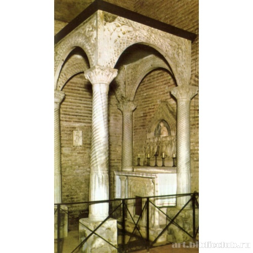 Базилика Сан Аполлинаре ин Классе. Мраморное надгробие святого Элевкадия