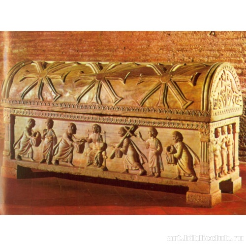 Саркофаг с изображением 12 апостолов