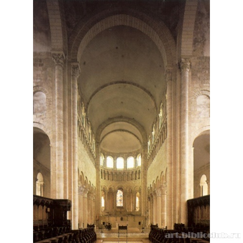Церковь аббатства Сен-Бенуа в Сен-Бенуа-сюр-Луар. Интерьер