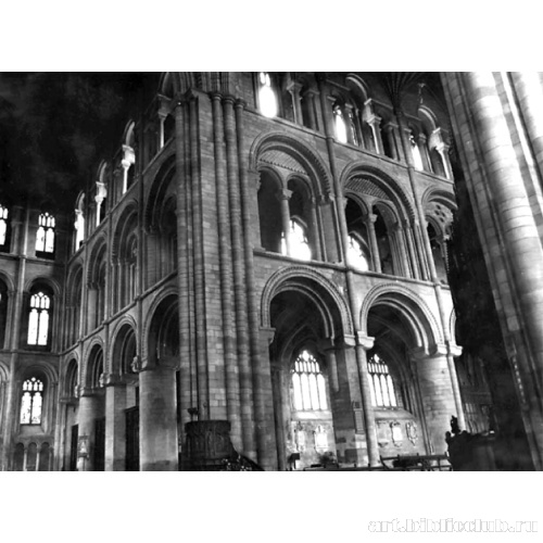 Собор в Питерборо. Вид на главный неф и трансепт